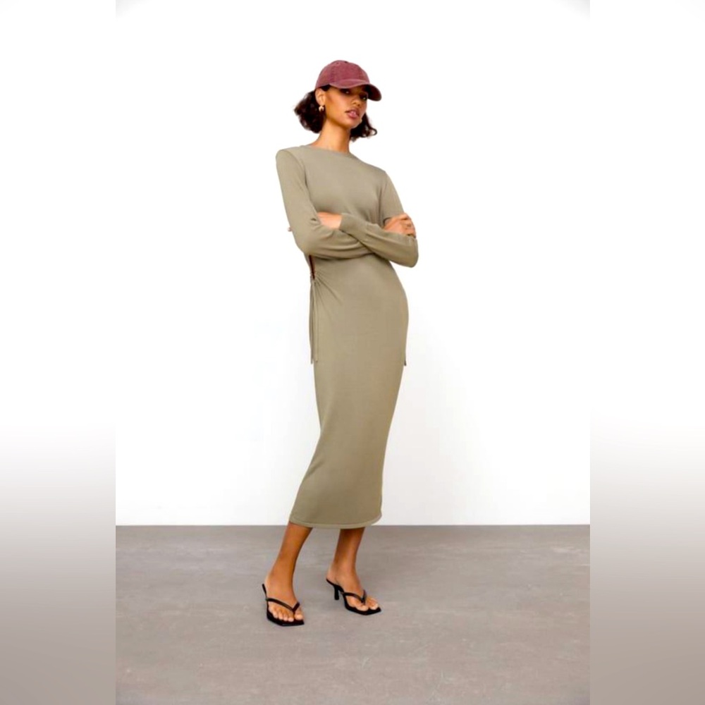 Zara KNIT DRESS W/ SLITS in the side